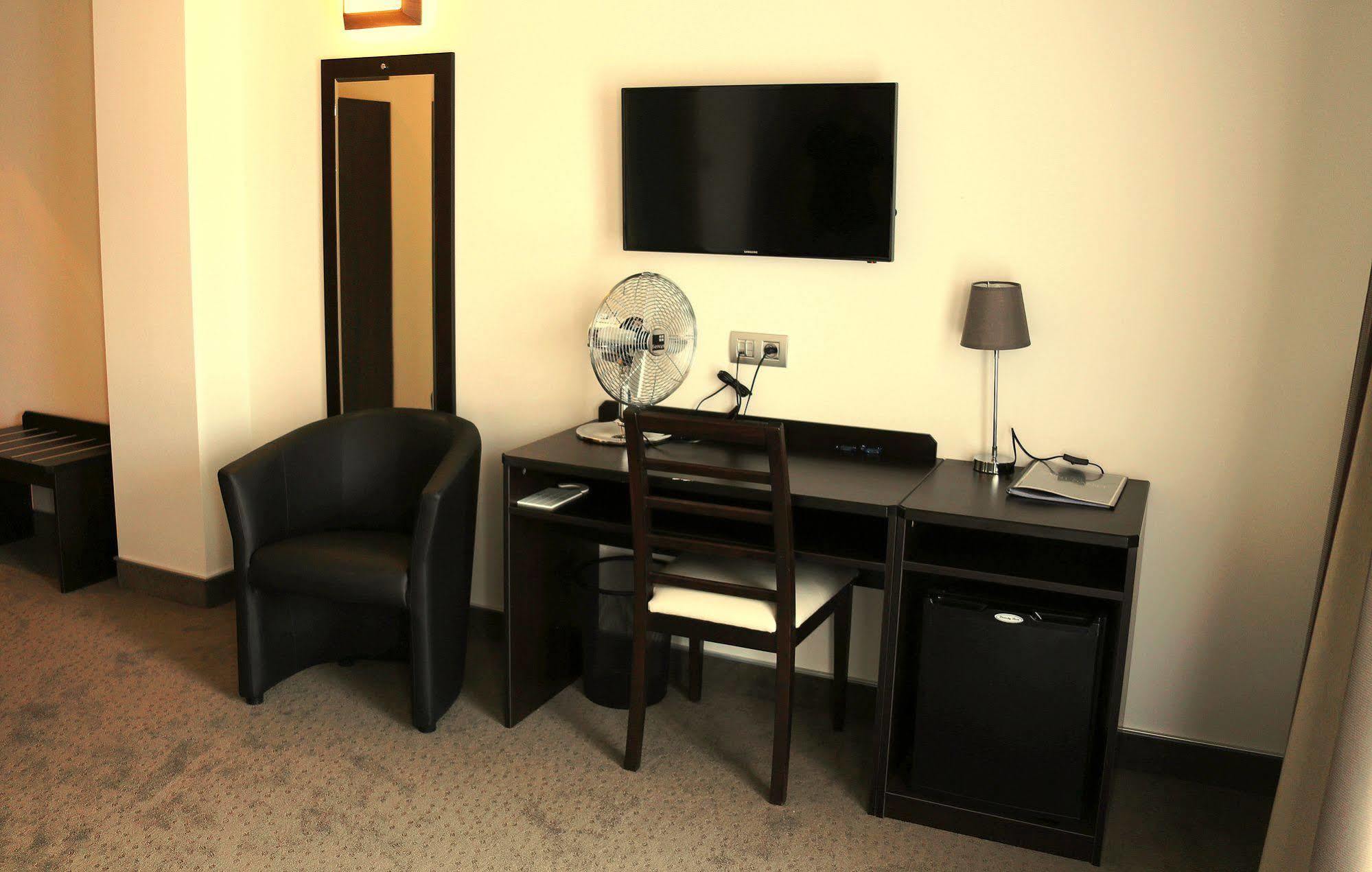Hotel Saint Daniel Péruwelz Extérieur photo